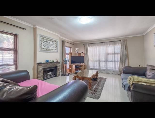 3 BEDROOM HOUSE FOR SALE IN TOWNSEND ESTATE
